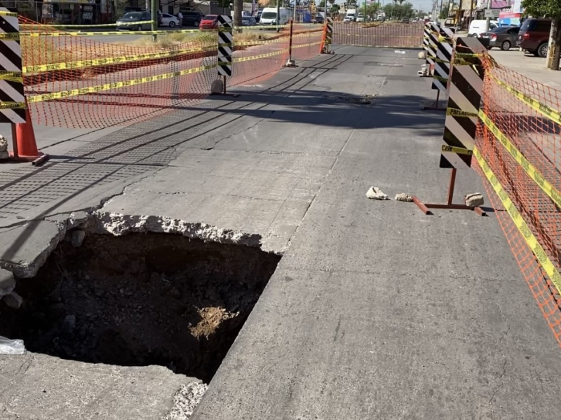 Se forma socavón en Salazar, alertan por riesgo a transitar