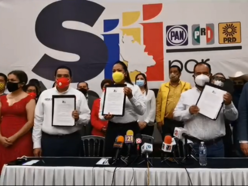 Se formaliza alianza entre PAN, PRI y PRD en Nayarit