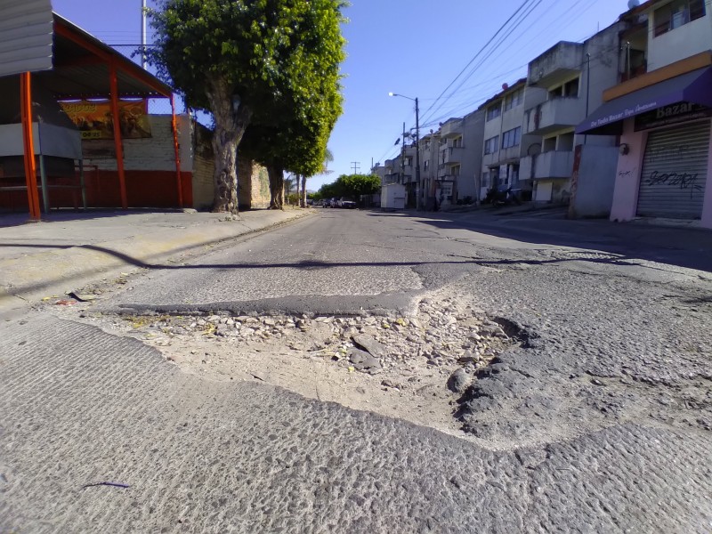 Se formó nuevo bache en calle El cora