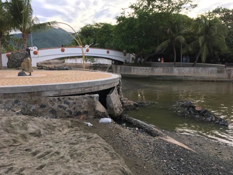 Se fractura un muro de contención en Paseo del Pescador