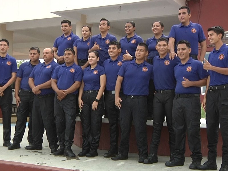 Se graduan 16 cadetes del Heroico Cuerpo de Bomberos