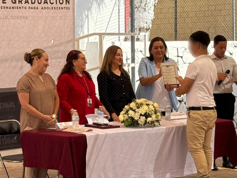 Se gradúan 30 jóvenes privados de su libertad