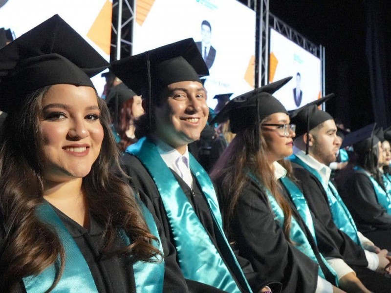 Se gradúan 81 nuevos profesionistas del Centro Universitario de Sonora