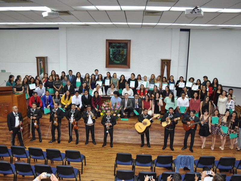 Se gradúan estudiantes de Enfermería de la UAQ