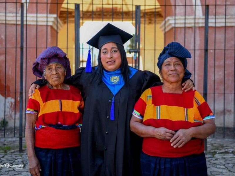 Se gradúan indígenas en enseñanza del inglés