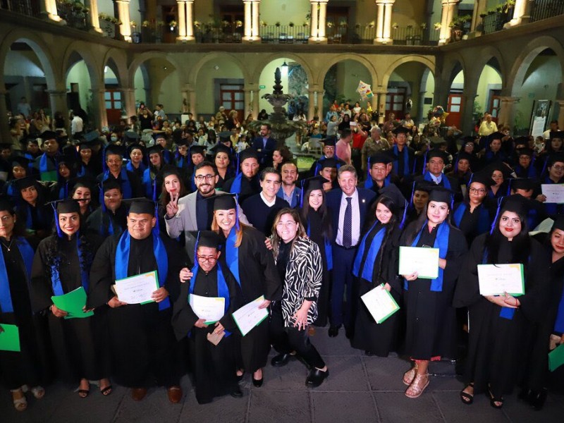 Se graduó la primera generación del programa Prepa Luciérnaga