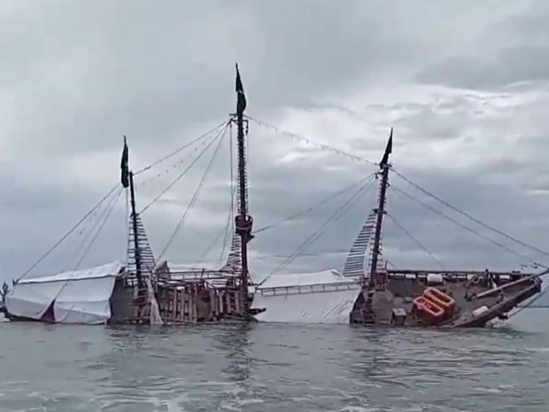 Se hundió histórico galeón en Puerto Vallarta