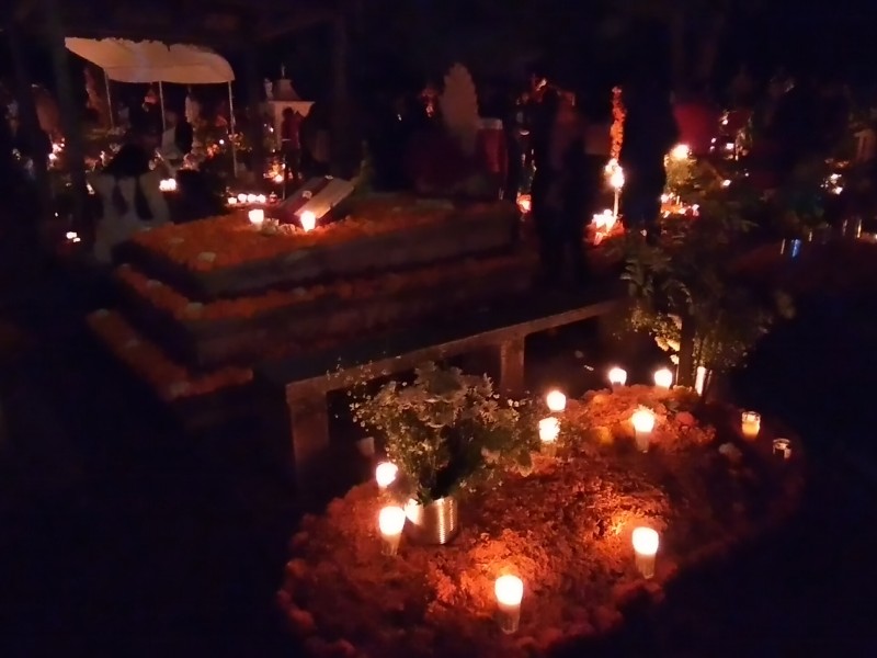 Se iluminan municipios michoacanos en Noche de Muertos
