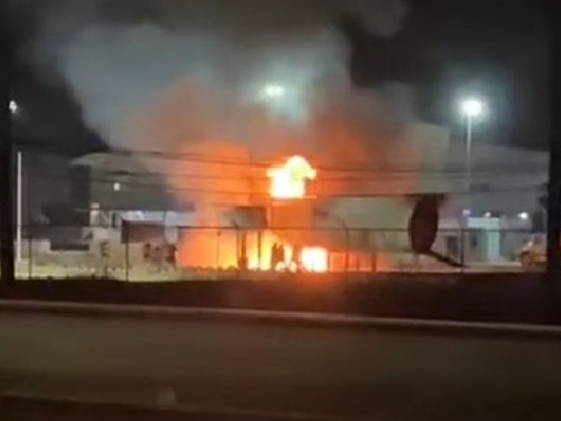 Se incendia aeronave en desuso junto al aeropuerto de La Paz Se incendia aeronave en desuso junto al aeropuerto de La Paz