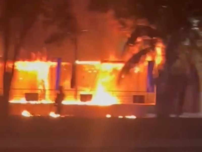 Incendian cantina-bar Guadalupe sobre Tercer Anillo