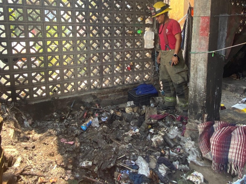Se incendia basurero clandestino en andador