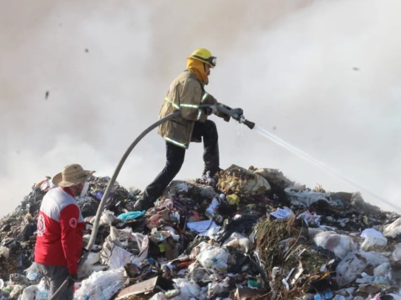 Se incendia basurón municipal en Salvador Alvarado; genera nube de humo