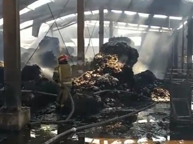 Se incendia bodega de algodón en EdoMex