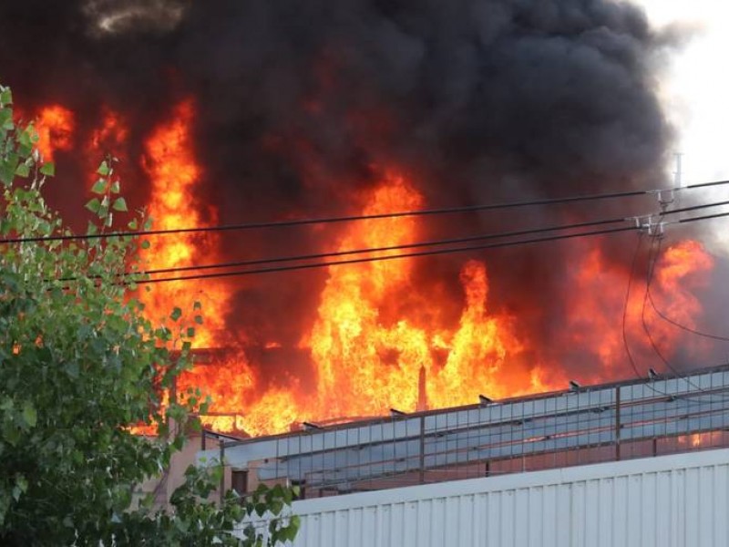 Se incendia bodega en Centro de la CDMX
