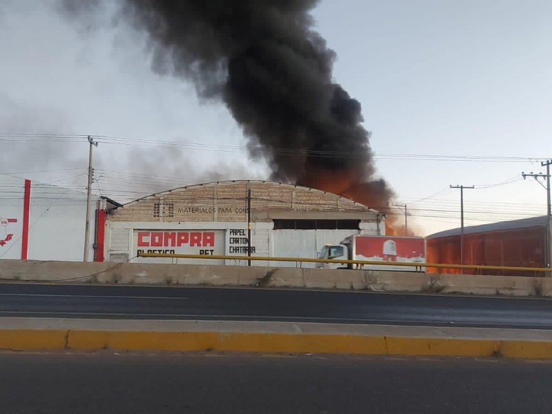 Se incendia bodega en Guadalupe