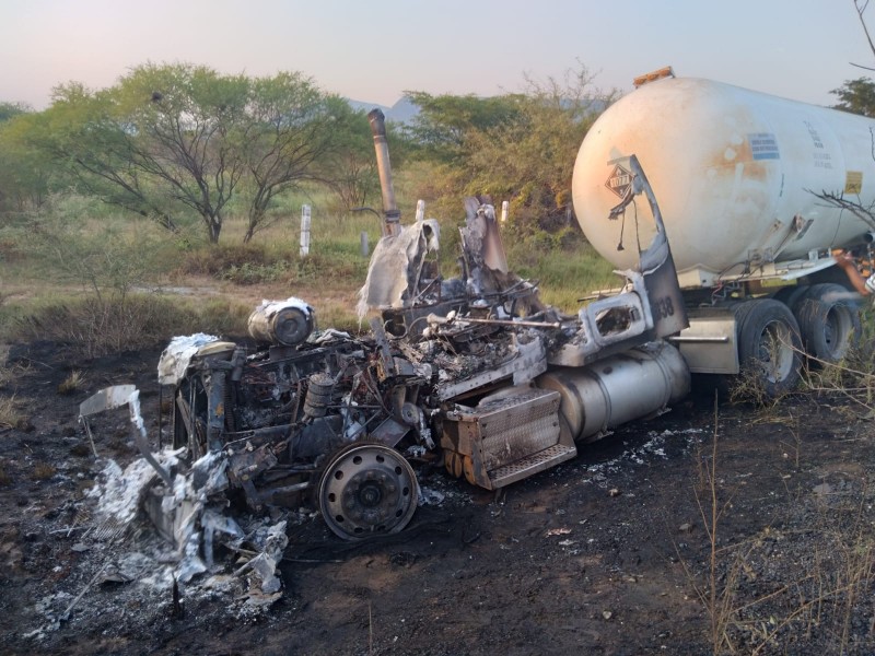 Se incendia cabina de pipa que transportaba propileno en Tehuantepec