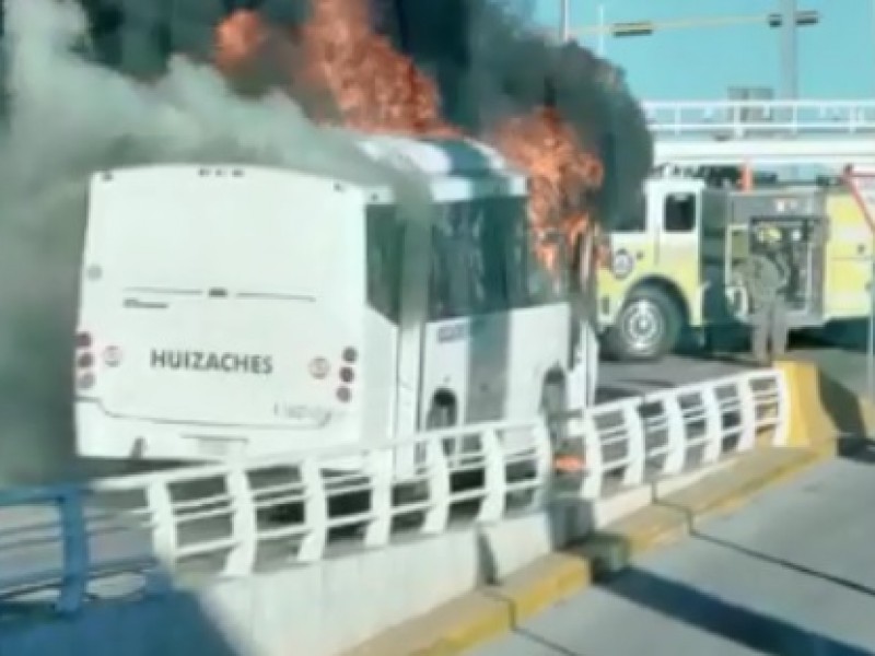 Se incendia camión urbano de ruta Huizaches