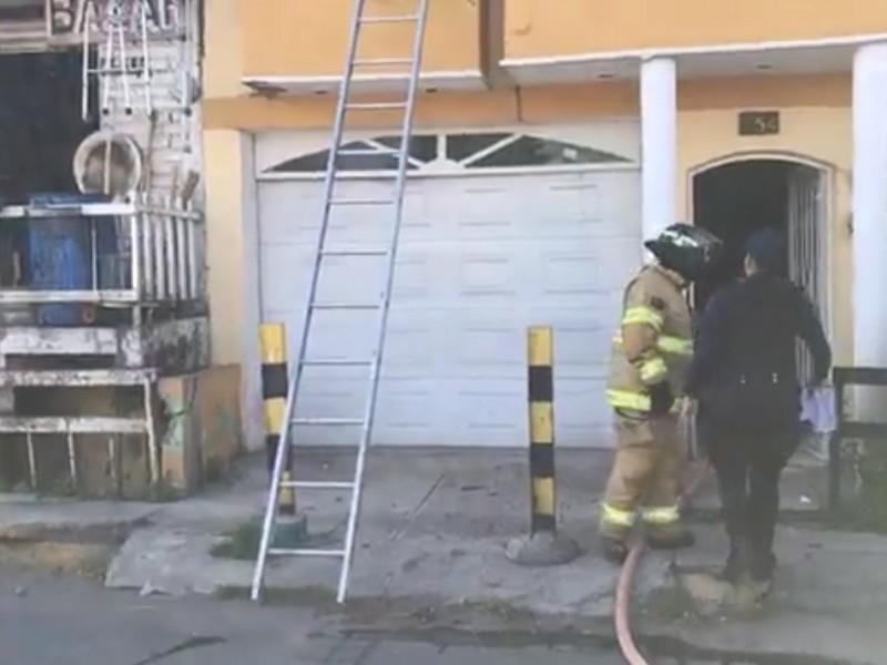 Se incendia casa en la colonia Mololoa de Tepic