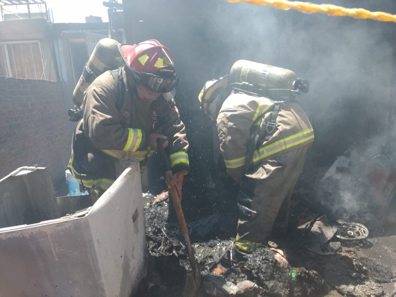 Se incendia casa en Tres Cruces
