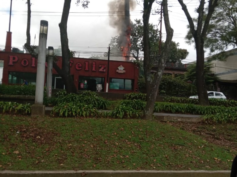 Se incendia chimenea de restaurante en Xalapa