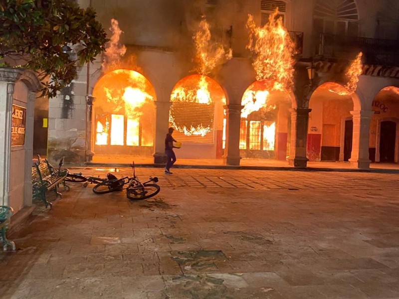 Se incendia comercio en Portal de las Palomas en Jerez