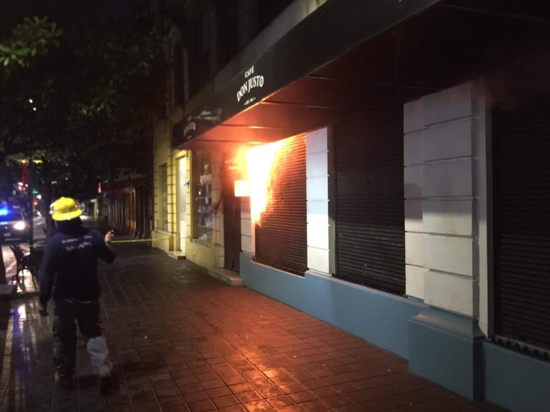 Se incendia conocido restaurante del centro de Xalapa