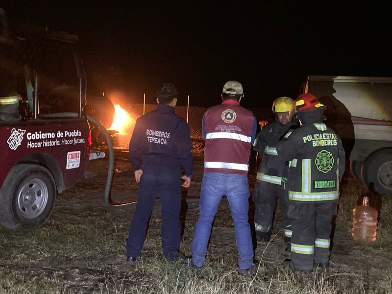 Se incendia corralón en Amozoc