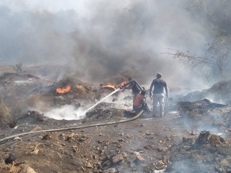 Se incendia depositó de llantas del basurero municipal en Zihuatanejo