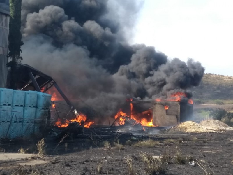 Se incendia fábrica en Ciudad Industrial, en Morelia