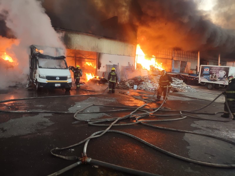 Se incendia fábrica en San José Los Cerritos