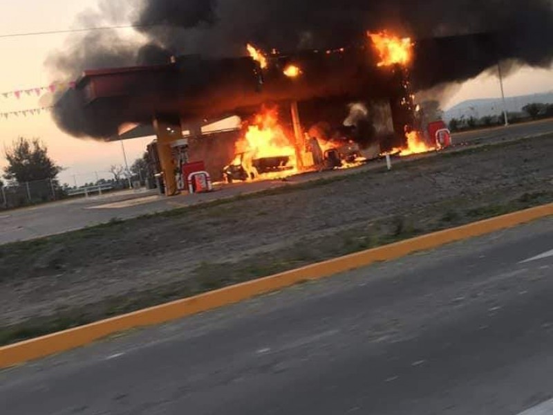 Se incendia gasolinera en Ocotlán por accidente