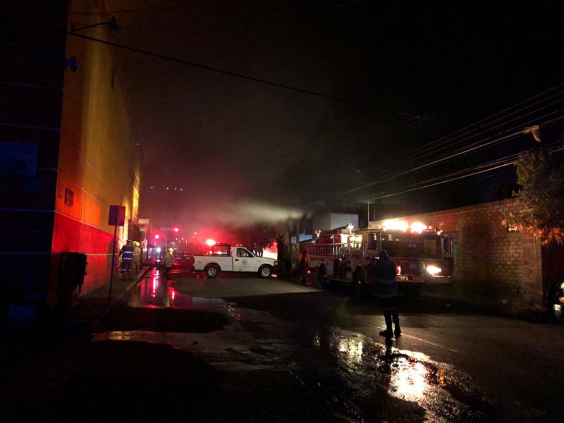 Se incendia La Bodeguita en Guadalupe