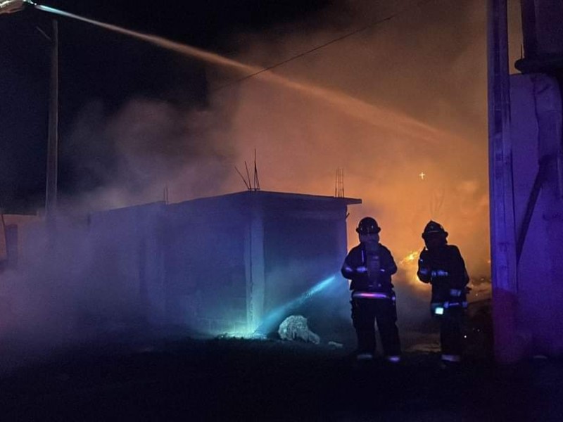 Se incendia maderería en Santa Rosa Jáuregui
