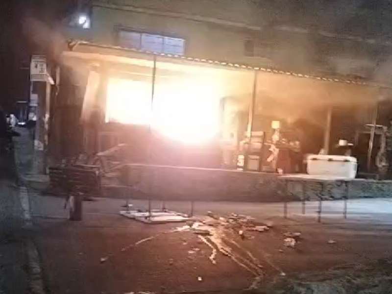 Se incendia negocio de comida en Xalapa