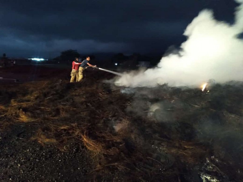 Se Incendia predio con llantas en San Cayetano