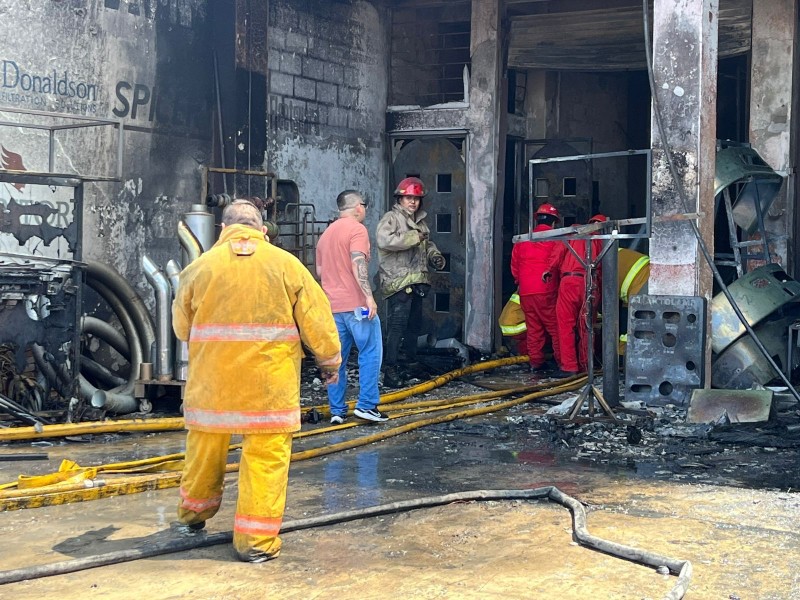 Se incendia Refaccionaría en Tihuatlán