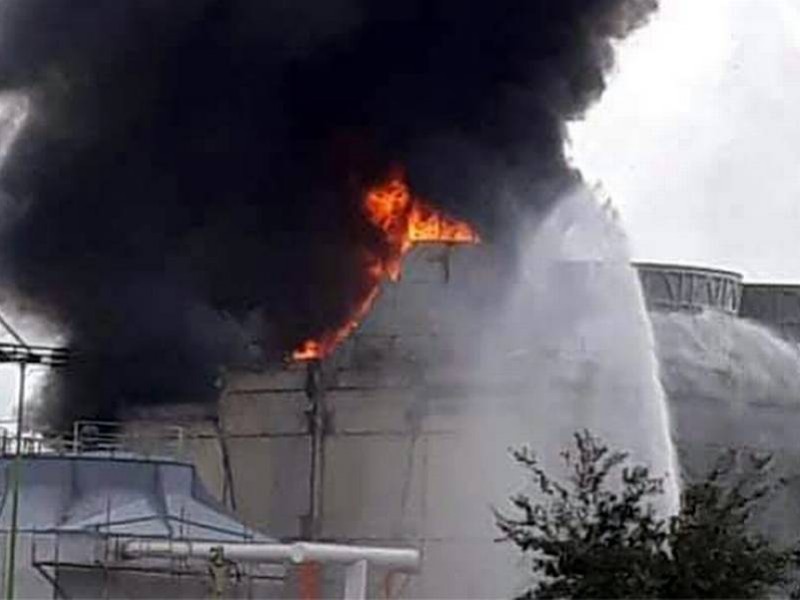 Video: Se incendia refinería de Pemex en Cadereyta