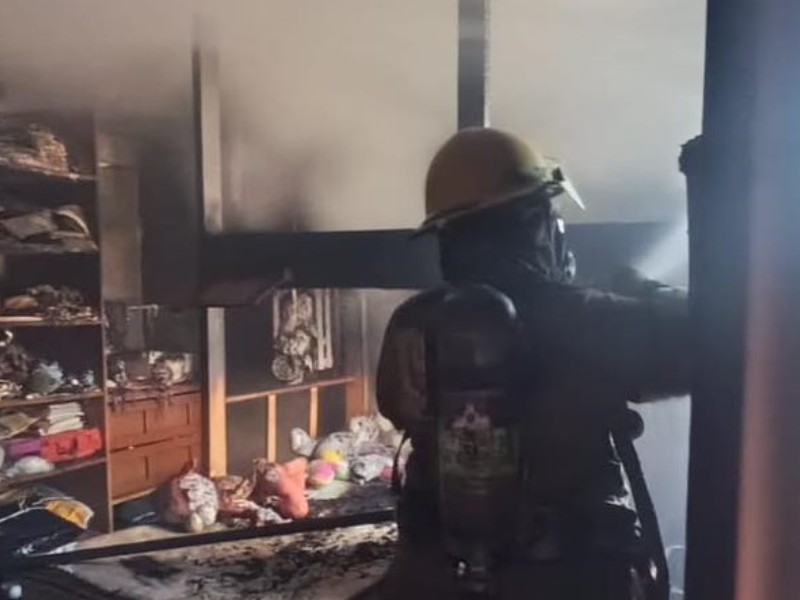Se incendia vivienda en colonia Agua Azul, en Manzanillo | Meganoticias