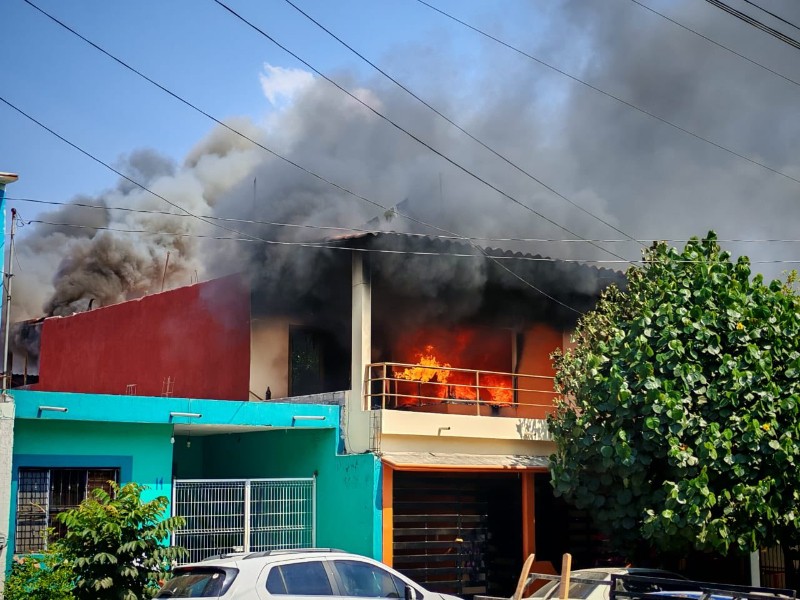 Se incendia vivienda en colonia Infonavit, en Minatitlán