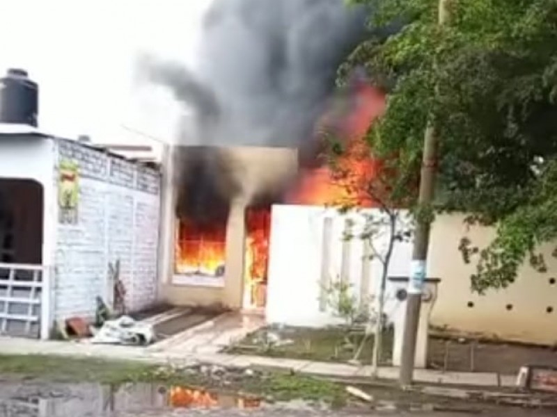 Se incendia vivienda en Palo Alto, VdeA