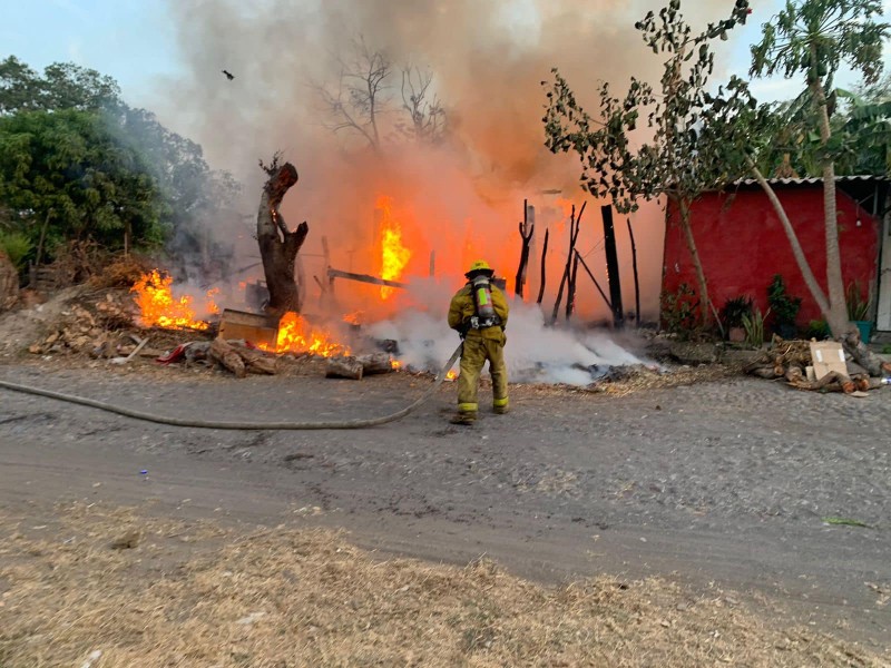 Se incendia vivienda en Prados del Sur