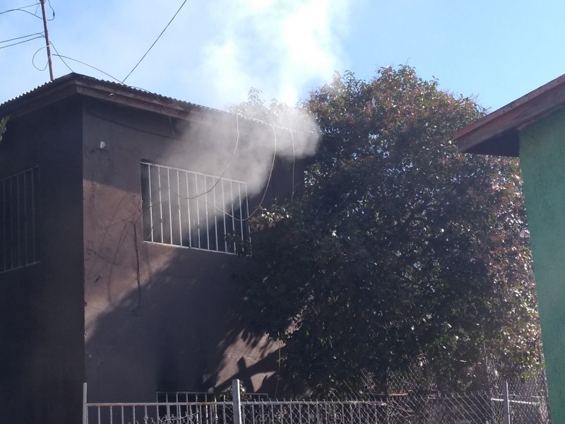 Se incendia vivienda por supuesto descuido.de propietaria.