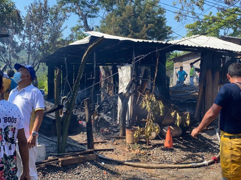 Se incendian 5 viviendas en colonia Ampliación 6 de Enero