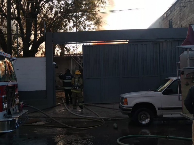 Se incendian antiguas instalaciones de la PGR