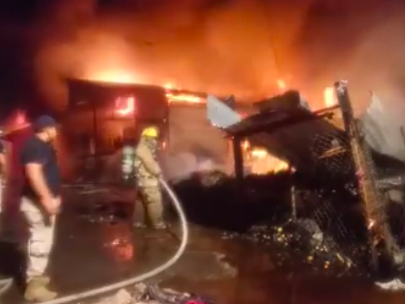 Se incendian casetas del mercado de Juchitán