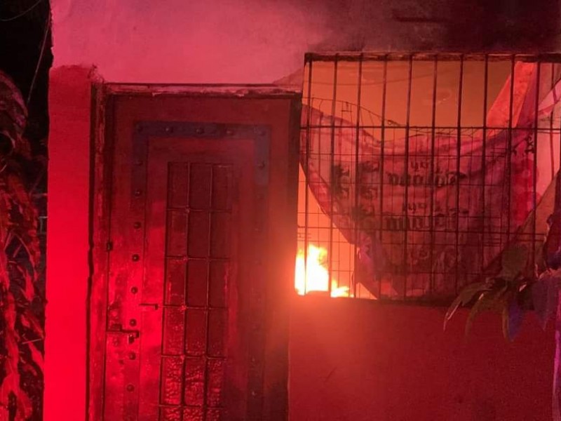 Se incendian dos casas habitación en Jardines del Sol