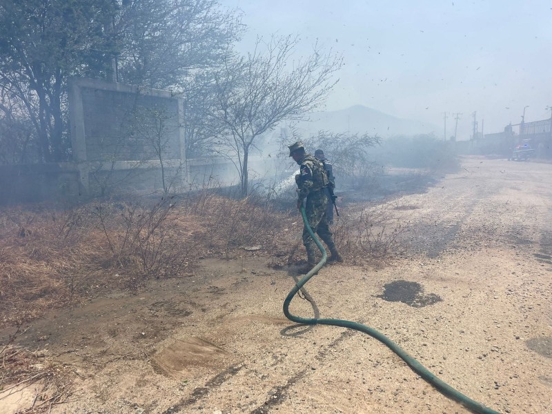 Se incendian pastizales cercanos a la refinería Antonio Dovalí Jaime