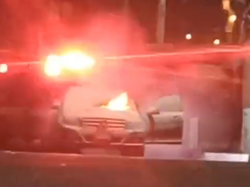 Se incendio automóvil en San José del Cabo