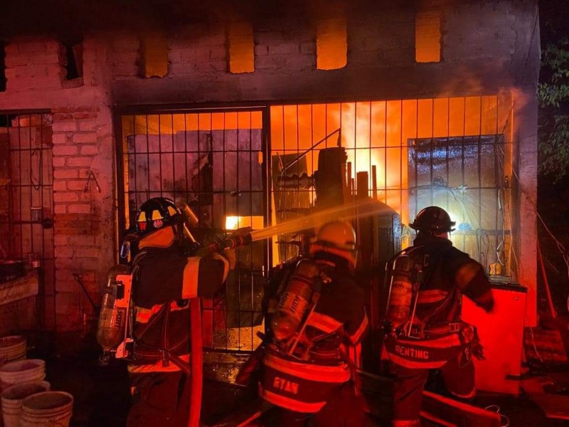Se incendió de una carpintería en Villa de Álvarez