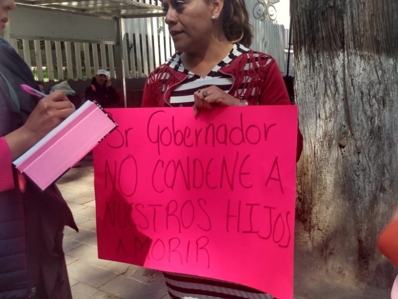 Se inconforman por desabasto de medicamento en hospital del Niño